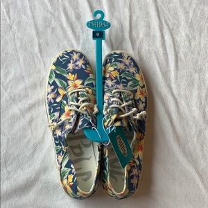 Kendra Lace Up Canvas Sneakers